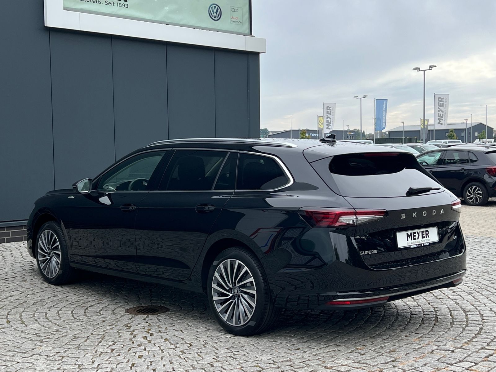 Fahrzeugabbildung SKODA Superb Combi L&K 2.0 TDI DSG 4x4 *AHK, Matrix-LE