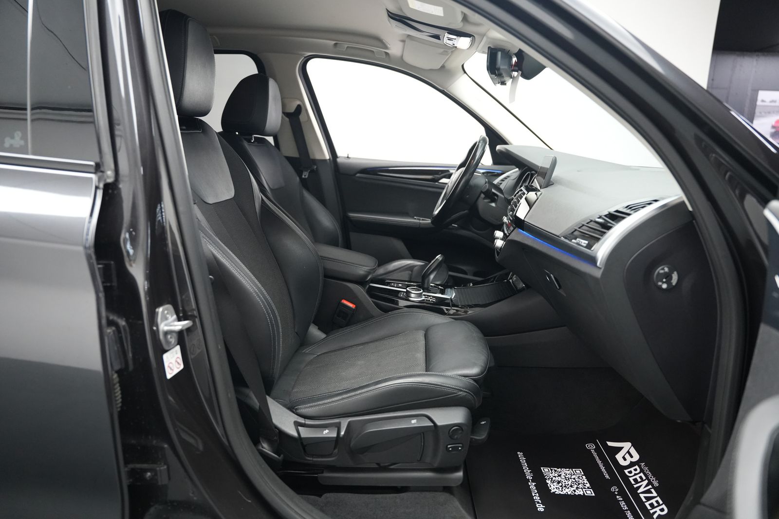 Fahrzeugabbildung BMW X3 xDrive 20 d xLine *Shadow-Line*LED*Leder*SHZ