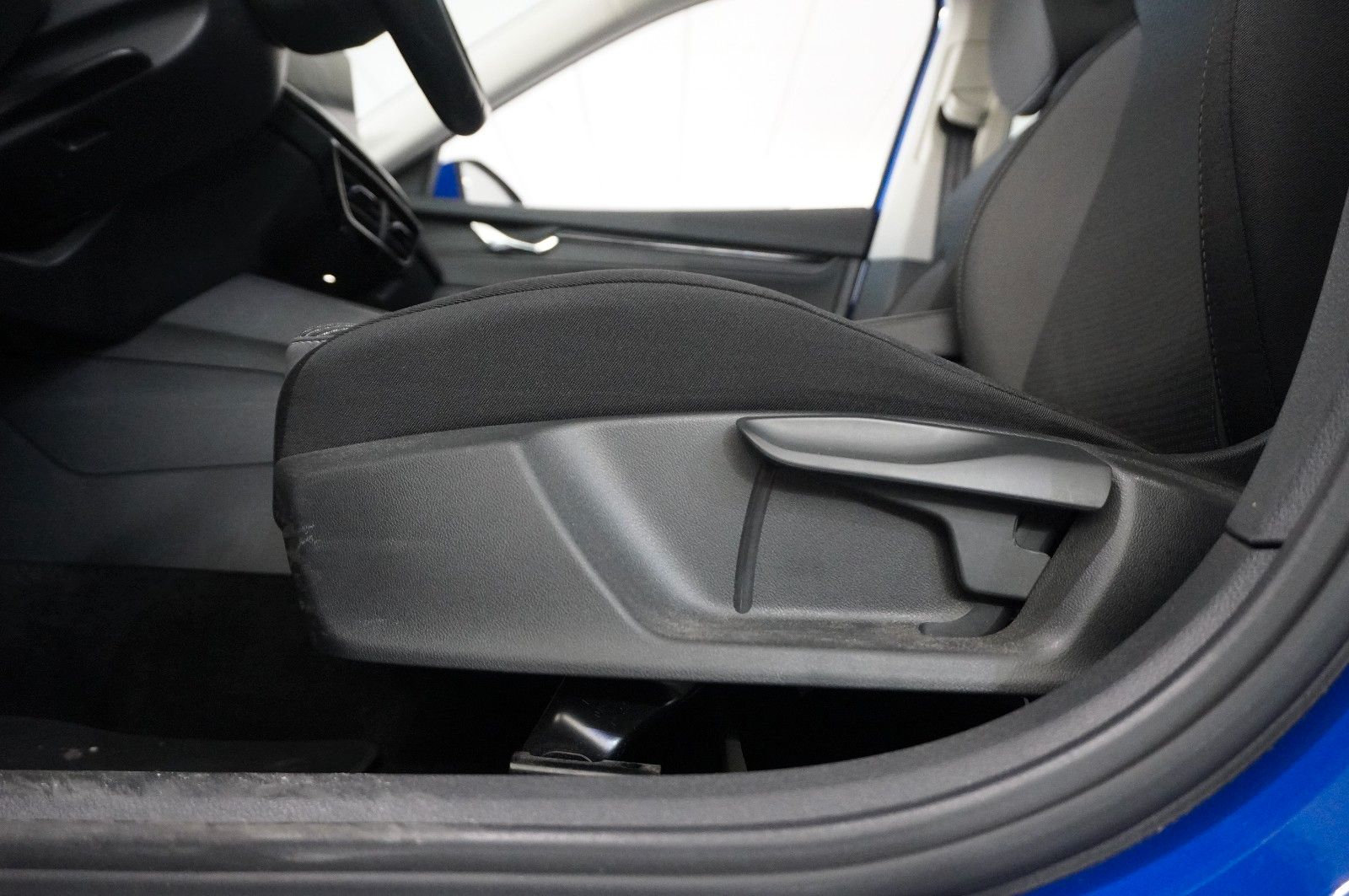 Fahrzeugabbildung SKODA Octavia Combi 2.0 TDI AMBITION DSG NAVI/LED/DAB+