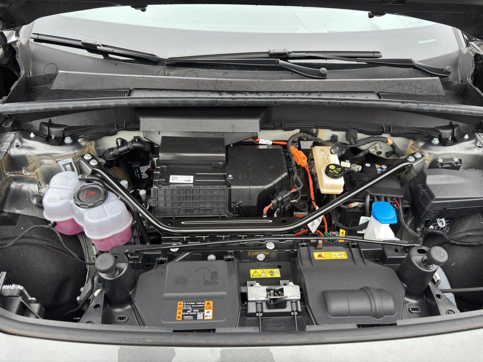 Fahrzeugabbildung Ford Explorer eMotor Premium RWD