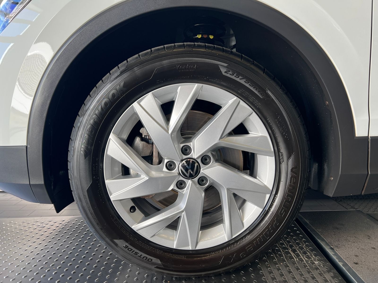 Fahrzeugabbildung Volkswagen Tiguan Elegance 2.0 TSI DSG 4MOTION *AHK, Matrix