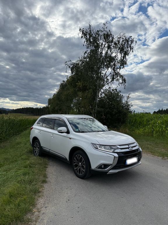 Image of Mitsubishi Outlander