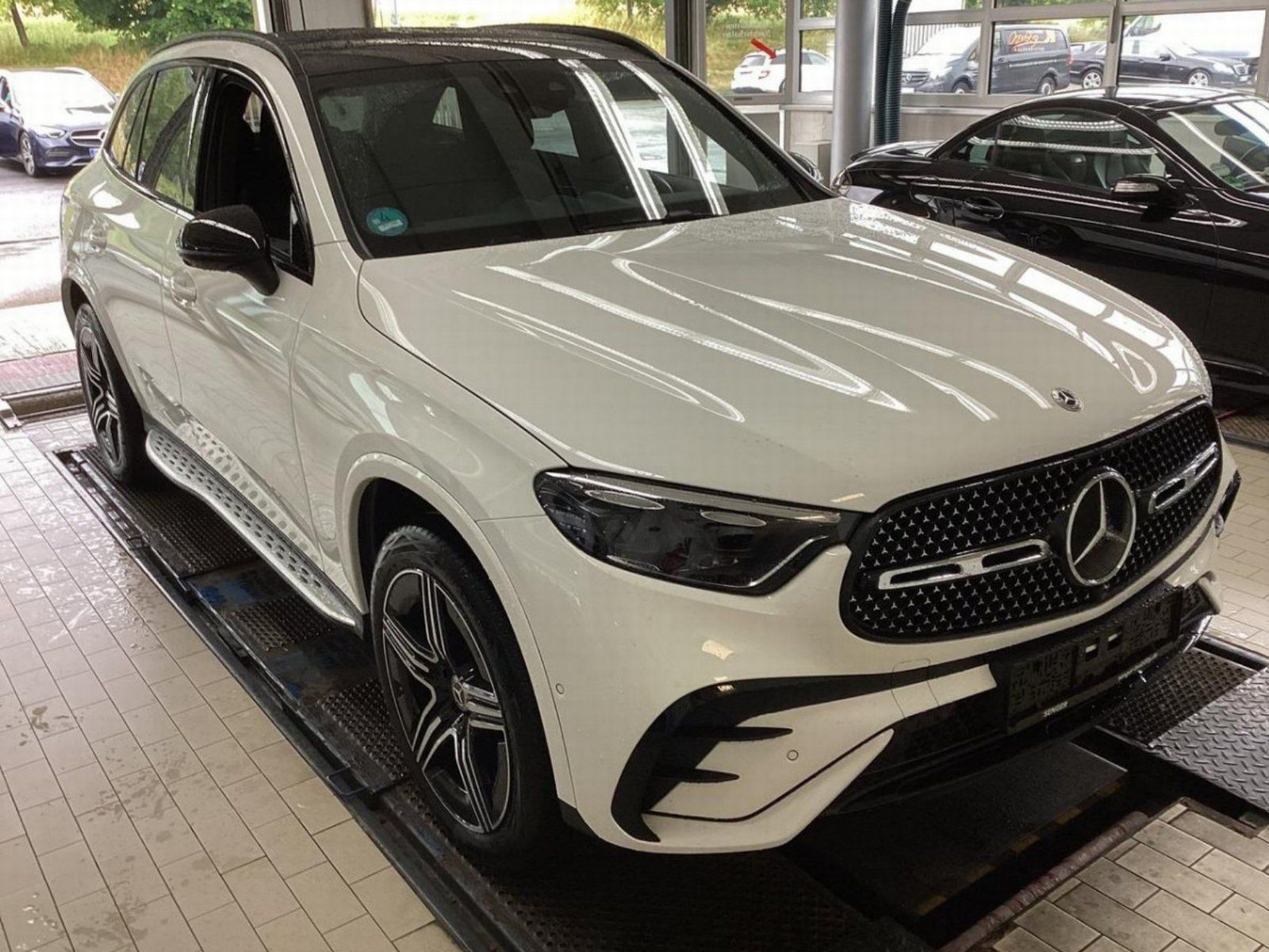 Fahrzeugabbildung Mercedes-Benz GLC300de AMG Advan+ AHK Pano DISTR Sitzklim Memo