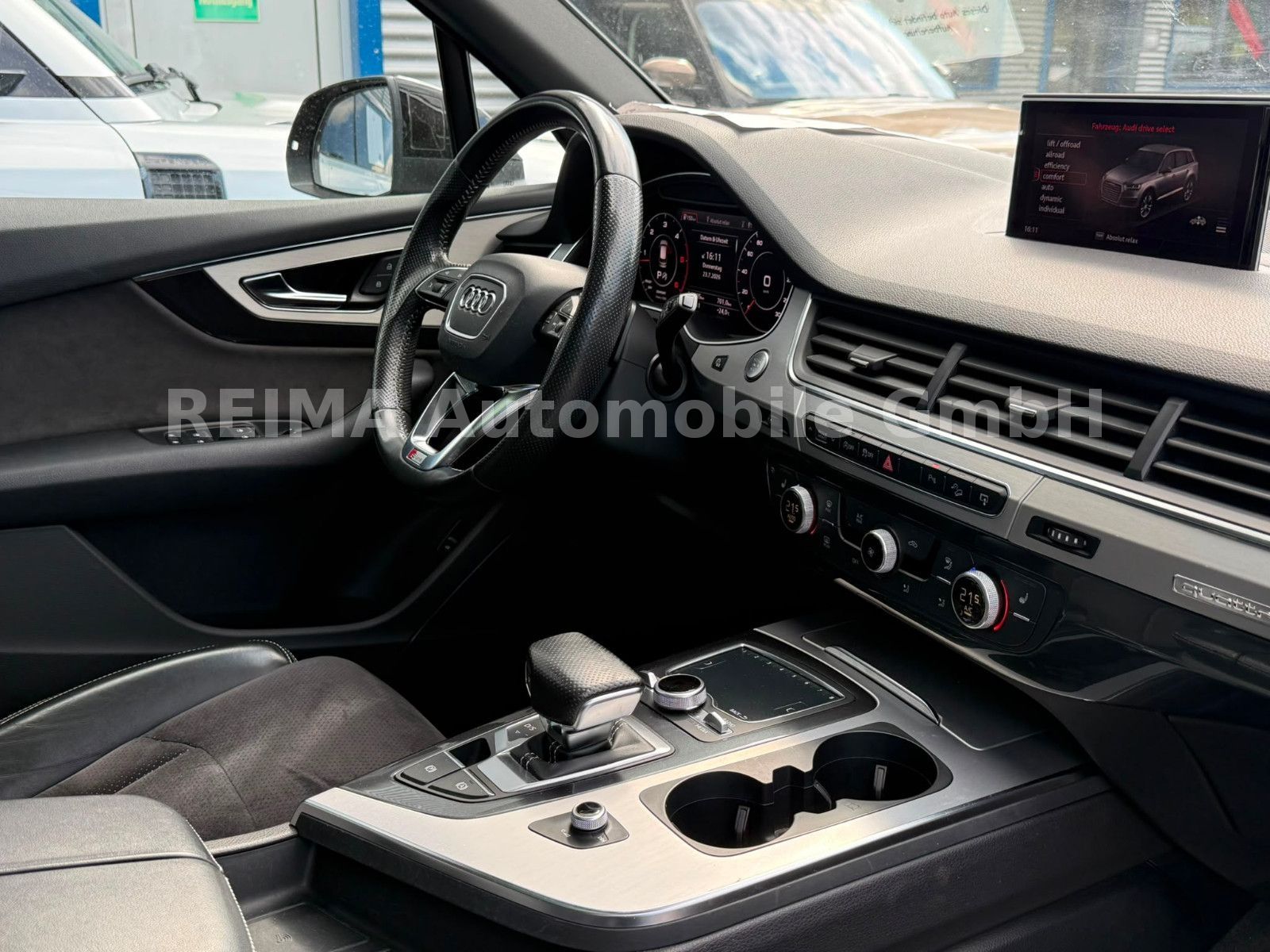 Fahrzeugabbildung Audi Q7 3.0 TDI quattro S-Line, 7 Sitzer, Pano
