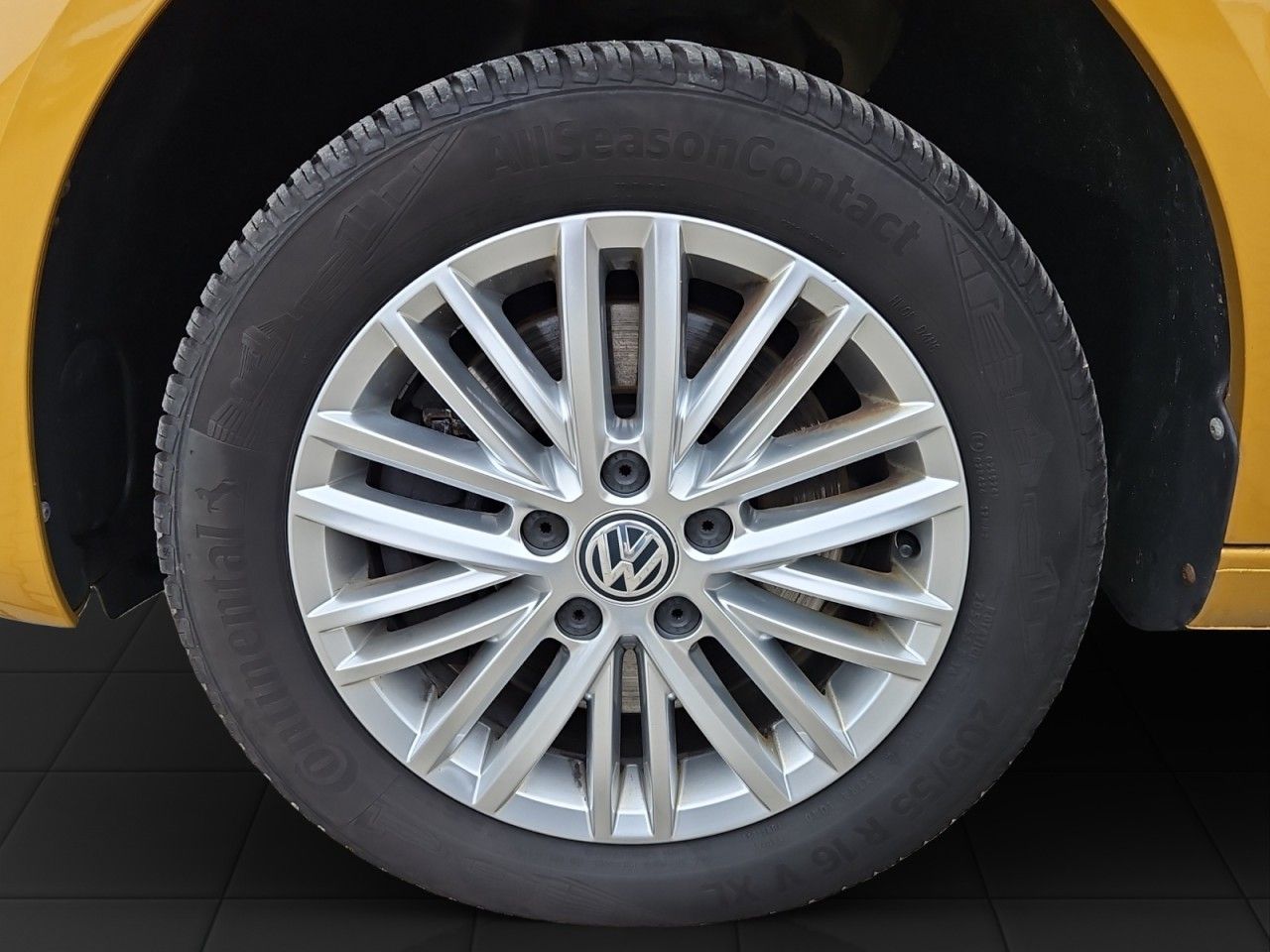 Fahrzeugabbildung Volkswagen Caddy PKW Highline Navi ACC Xenon