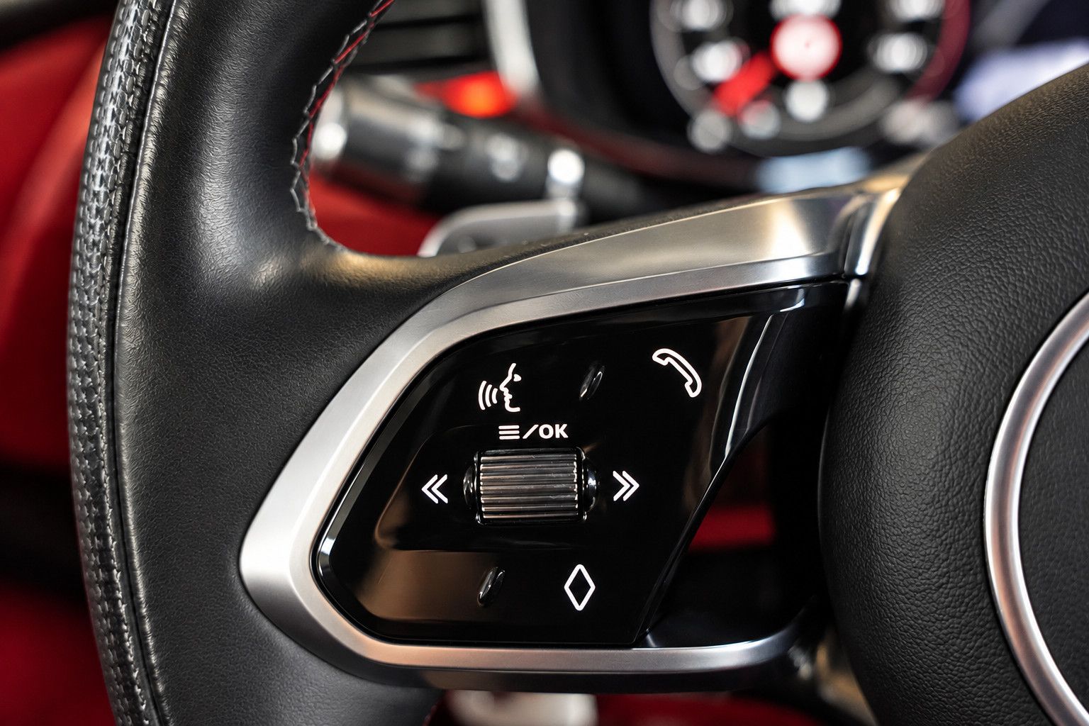 Fahrzeugabbildung Jaguar F-Pace  SVR /PANO/MERIDIAN/HUD/360°KAM/MEMORY