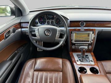 Volkswagen Phaeton - 6