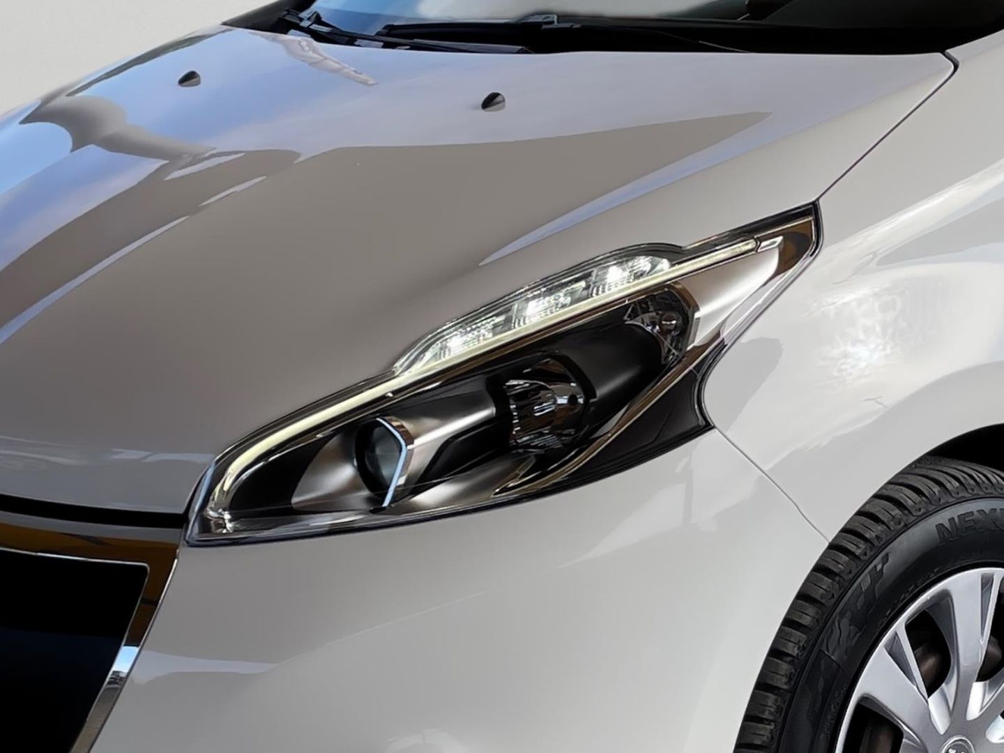 Fahrzeugabbildung Peugeot 208 1.2 Active Allwetterreifen Sitzheizung Parks