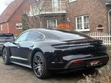 Porsche Taycan 4 S*1.Hand*360.Cam*Performance Akku*BOSE - schwarze Porsche Taycan