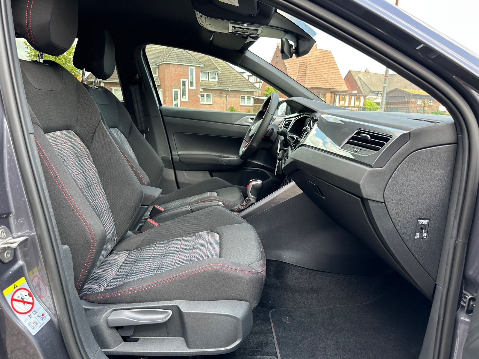 Fahrzeugabbildung Volkswagen Polo GTI 2.0 TSI DSG Navi/ACC/Matrix/IQ/SHZG/18"