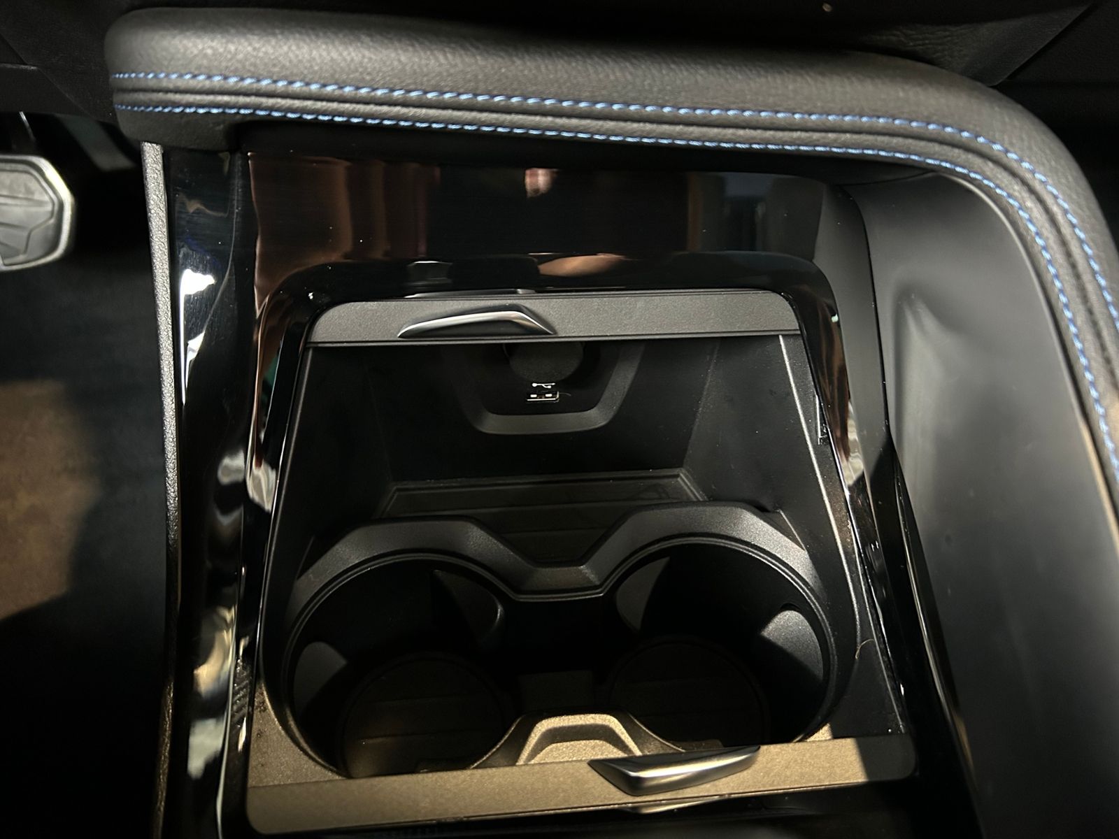 Fahrzeugabbildung BMW X2 M35 i xDrive Shadow PANO HUD H/K KAM