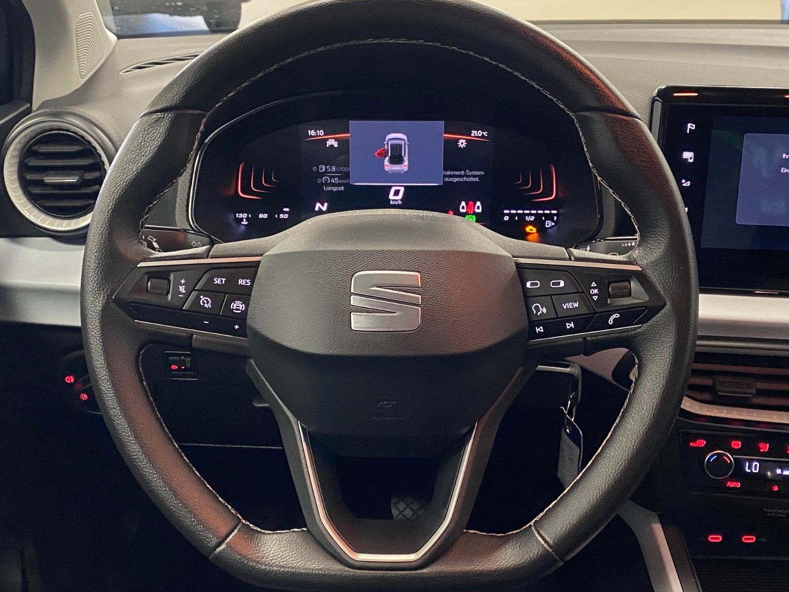 Fahrzeugabbildung SEAT Arona 1.0 TSI STYLE DSG+NAVI+LED+APP+TEMPOMAT+++