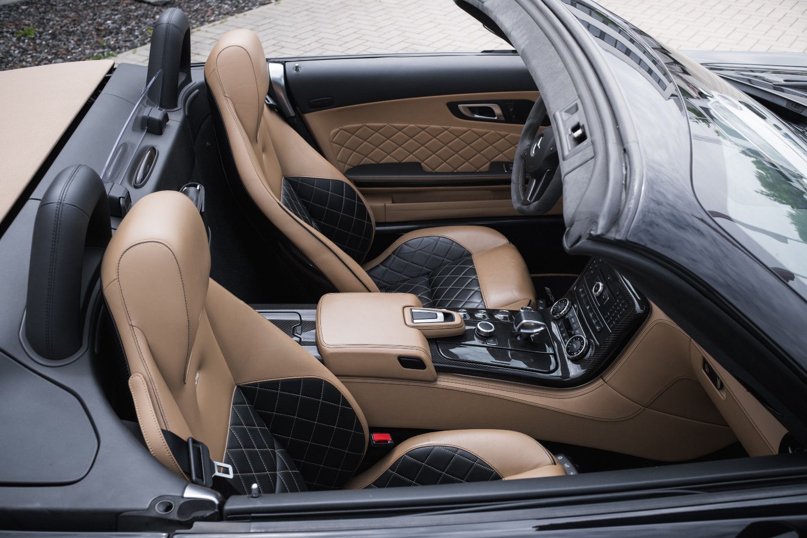 Fahrzeugabbildung Mercedes-Benz SLS AMG Roadster-Rückfahrkamera-Performance-Pak.