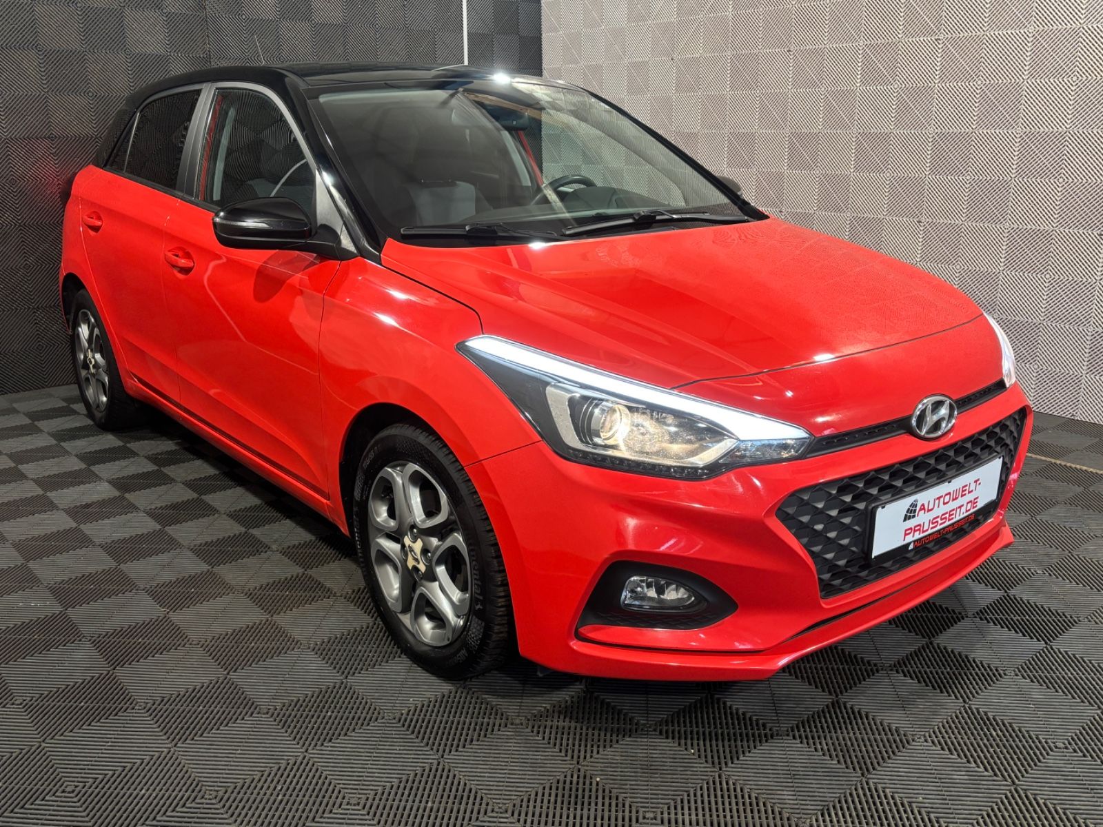 Gebrauchtwagen Hyundai i20*ADVANTAGE+*PDC-SHZ-KLIMA-LHZ-R.KAM-NAVI-DAB i20*ADVANTAGE+*PDC-SHZ-KLIMA-LHZ-R.KAM-NAVI-DAB in Horb am Neckar