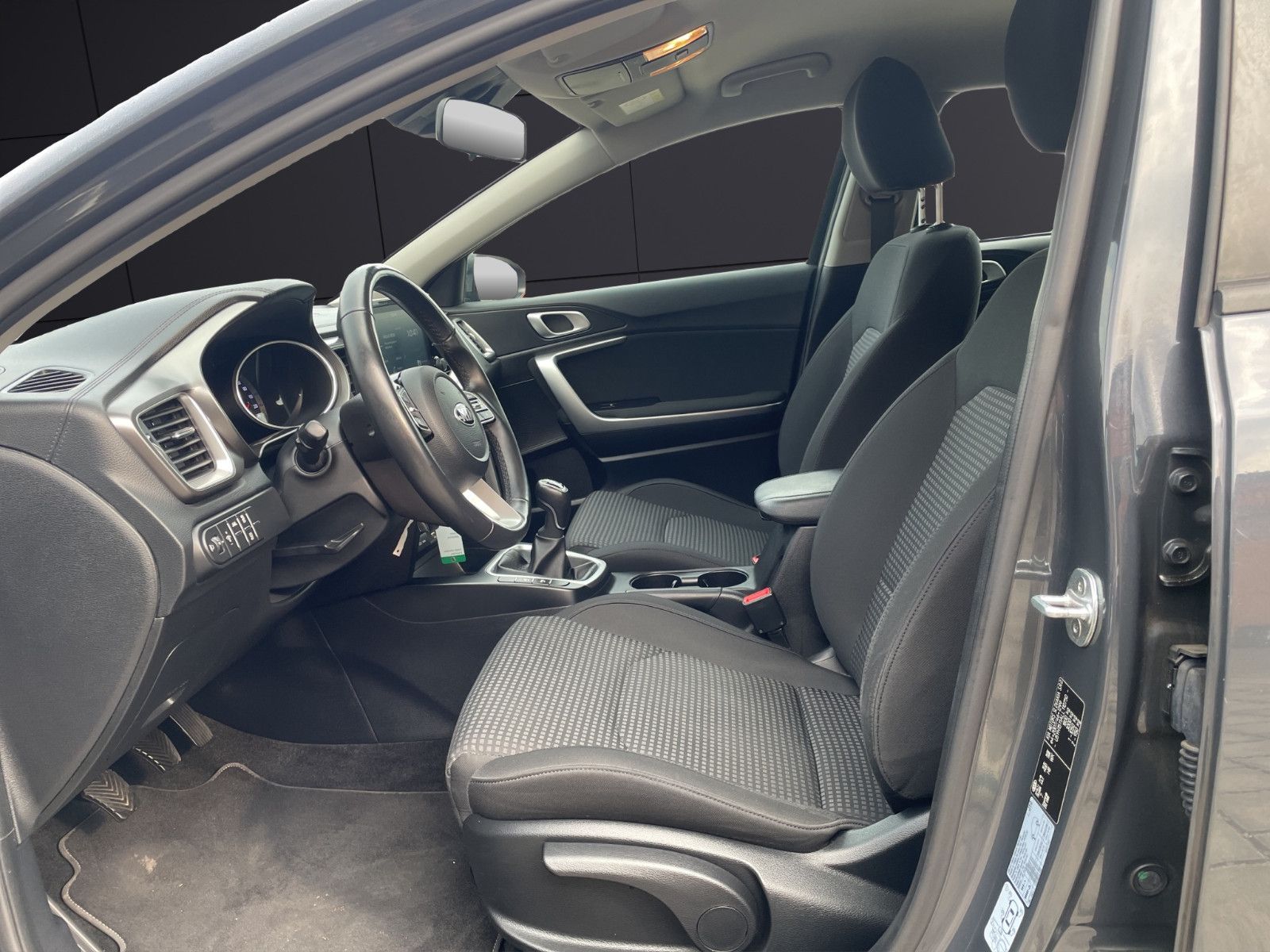 Fahrzeugabbildung Kia ceed*Apple CarPlay*Emotion Paket*Winter Paket