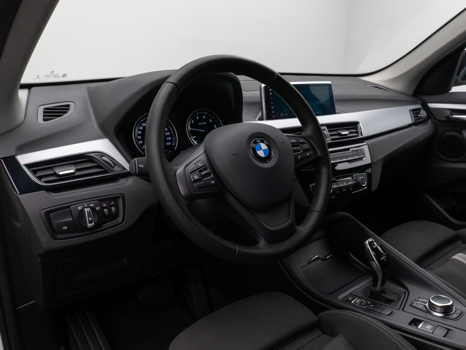 Fahrzeugabbildung BMW X1 sD18i Parkassistent DAB HiFi Navi LED Sport