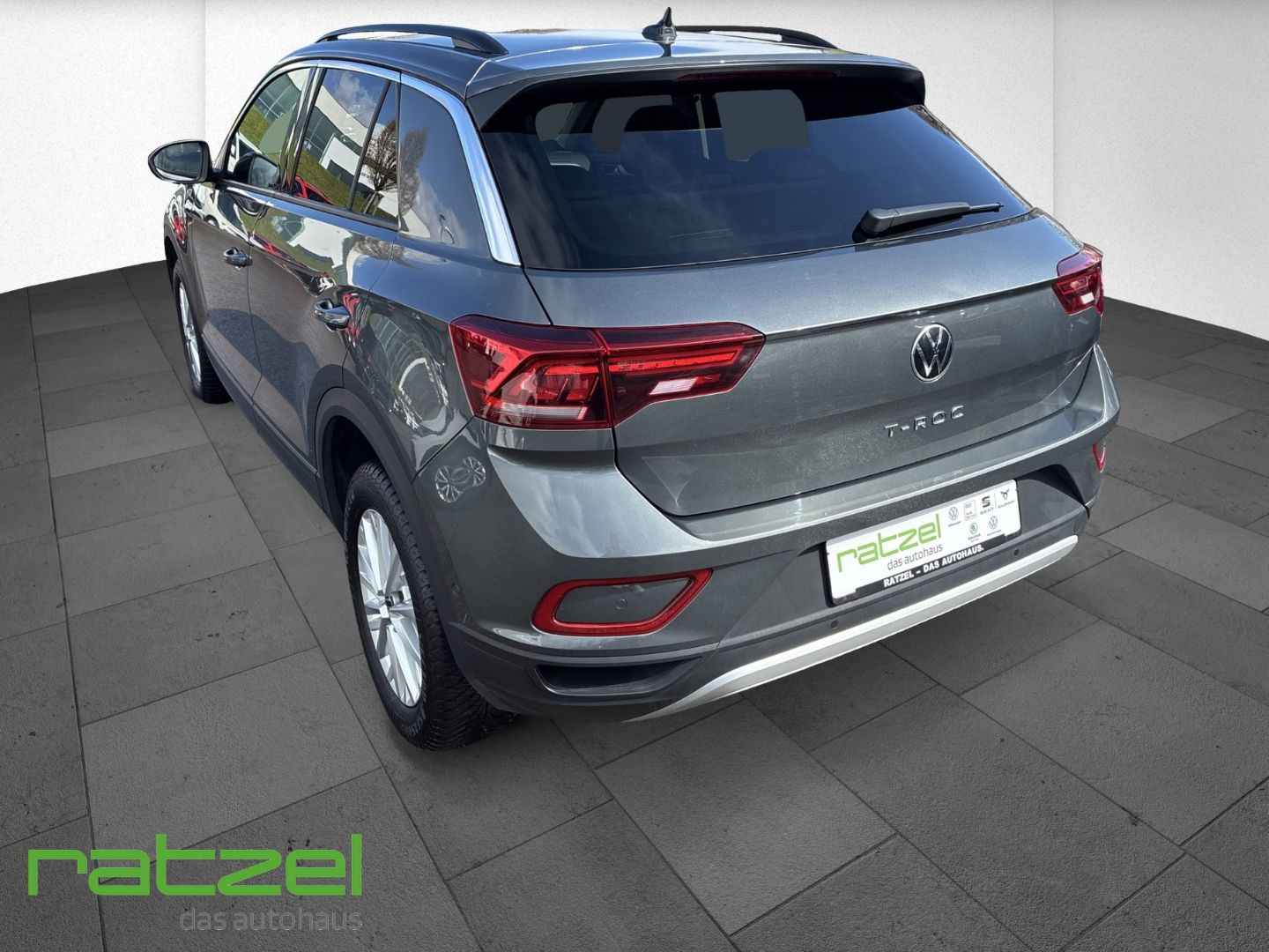 Fahrzeugabbildung Volkswagen T-Roc 1.5 Life Digitales Cockpit LED DAB SHZ Par
