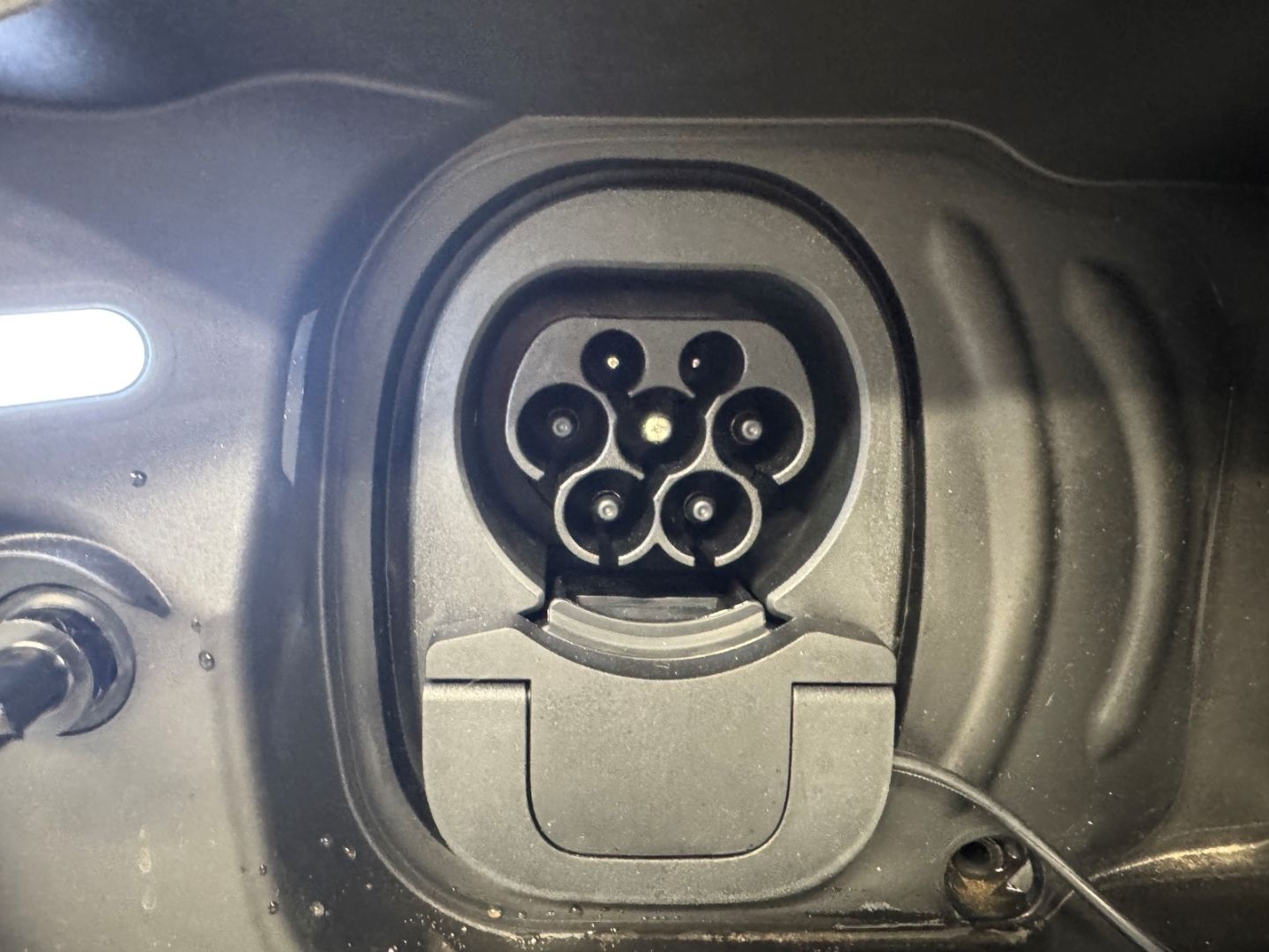 Fahrzeugabbildung Ford Explorer RWD LED Kamera Spurhalteass.