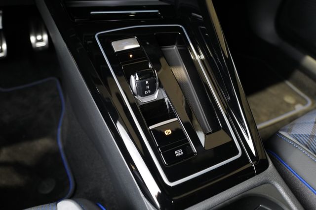 Volkswagen Golf VIII R 4Motion AHK Pano Carbon HKardon 360°