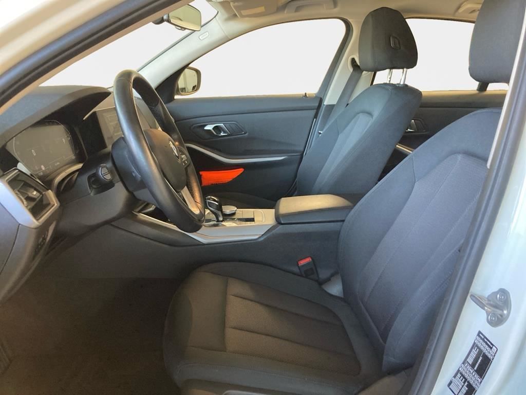 BMW 318i Lim. Advantage+DrivAssist+SHZ+wenigKM+KFZug foto 9