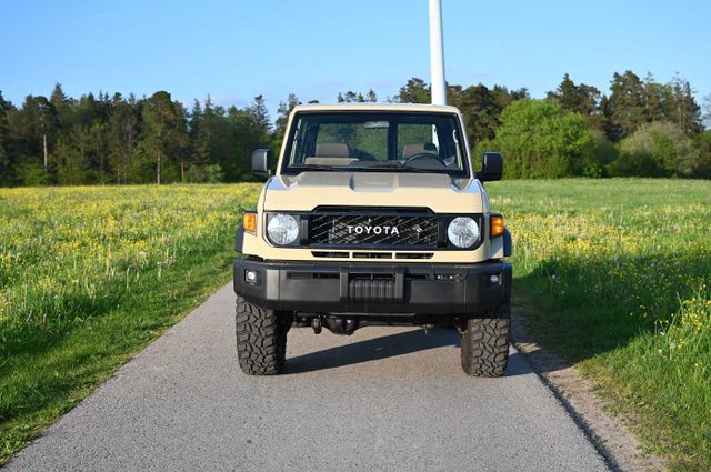 Toyota Land Cruiser GRJ 79 4.0 V6 5-Gang SC NESTLE OFFR