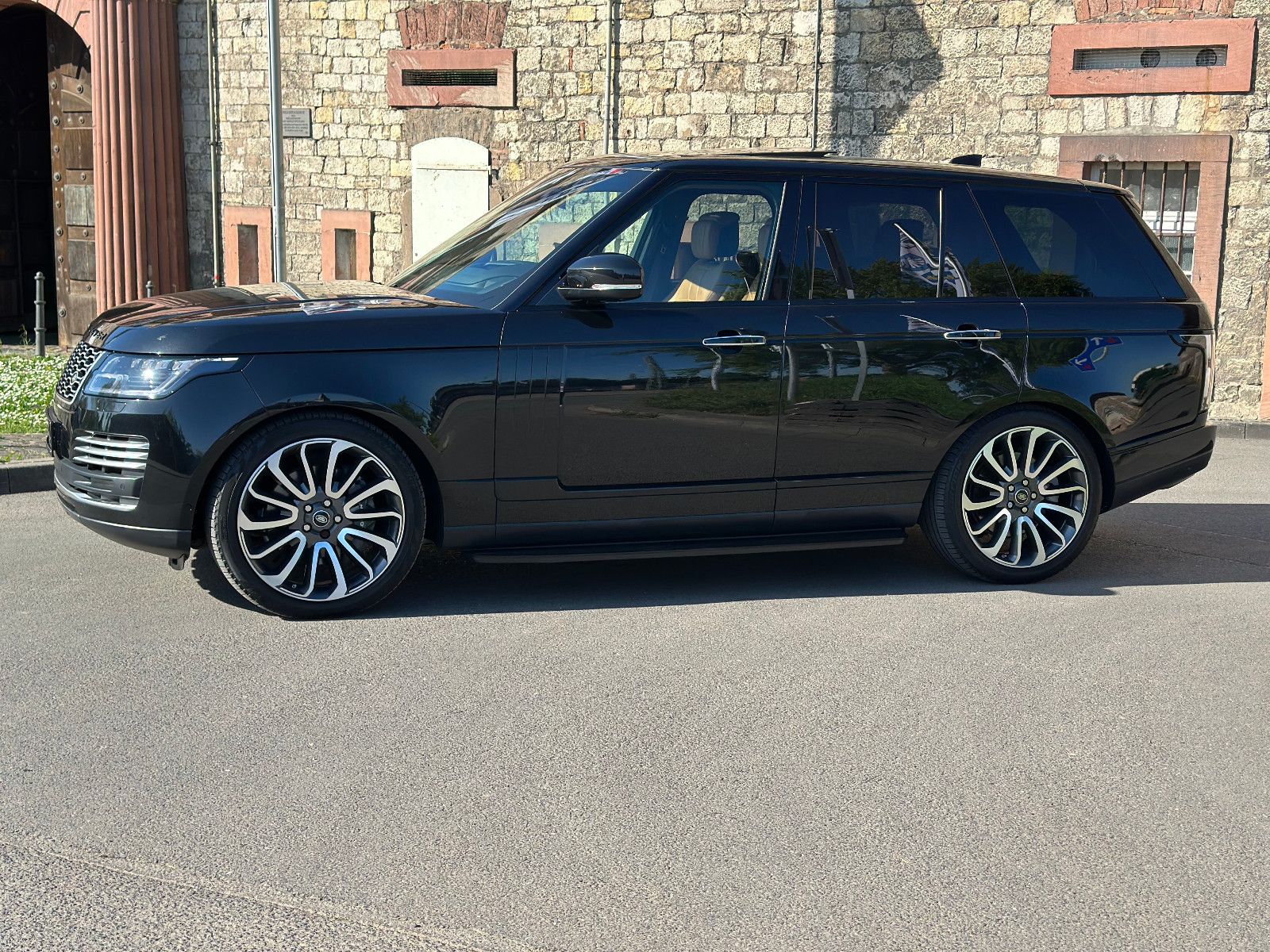 Fahrzeugabbildung Land Rover RANGE ROVER AUTOBIOGRAPHY*VOLLAUS.+1.HAND*