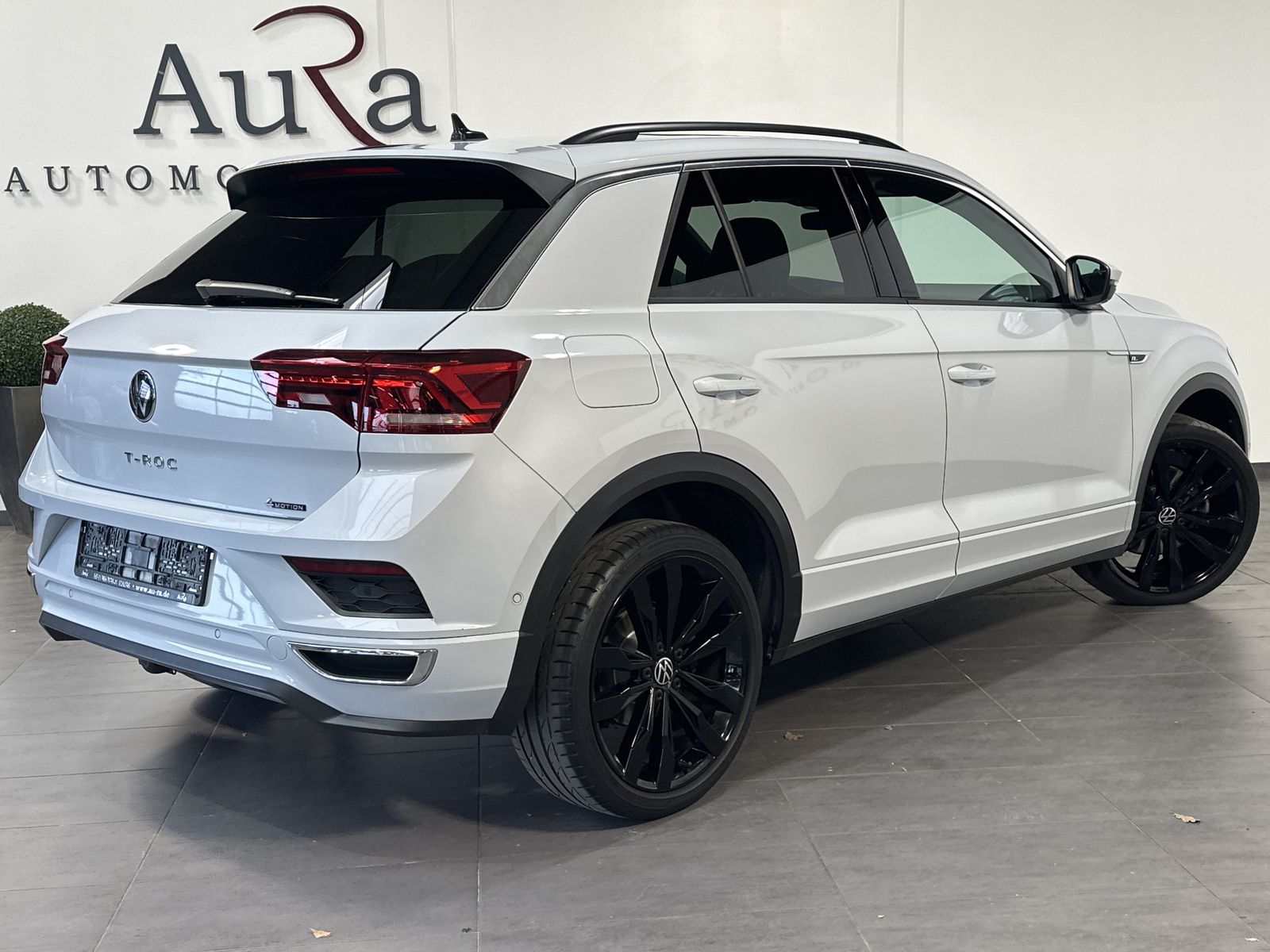 Fahrzeugabbildung Volkswagen T-Roc 2.0 TSI DSG 4M R-Line NAV+LED+PANO+AHK+ACC