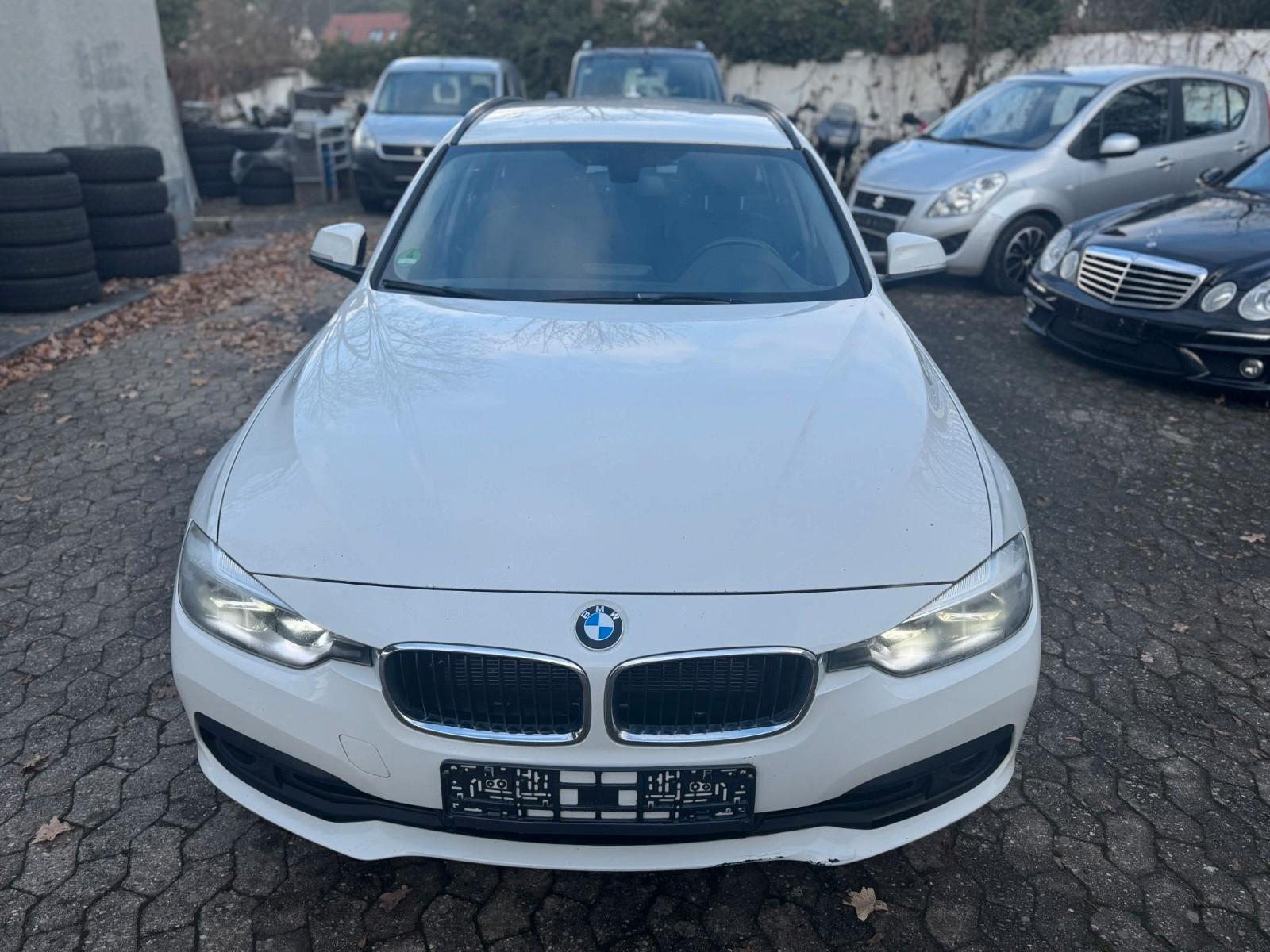 BMW 320 2015 — rear view