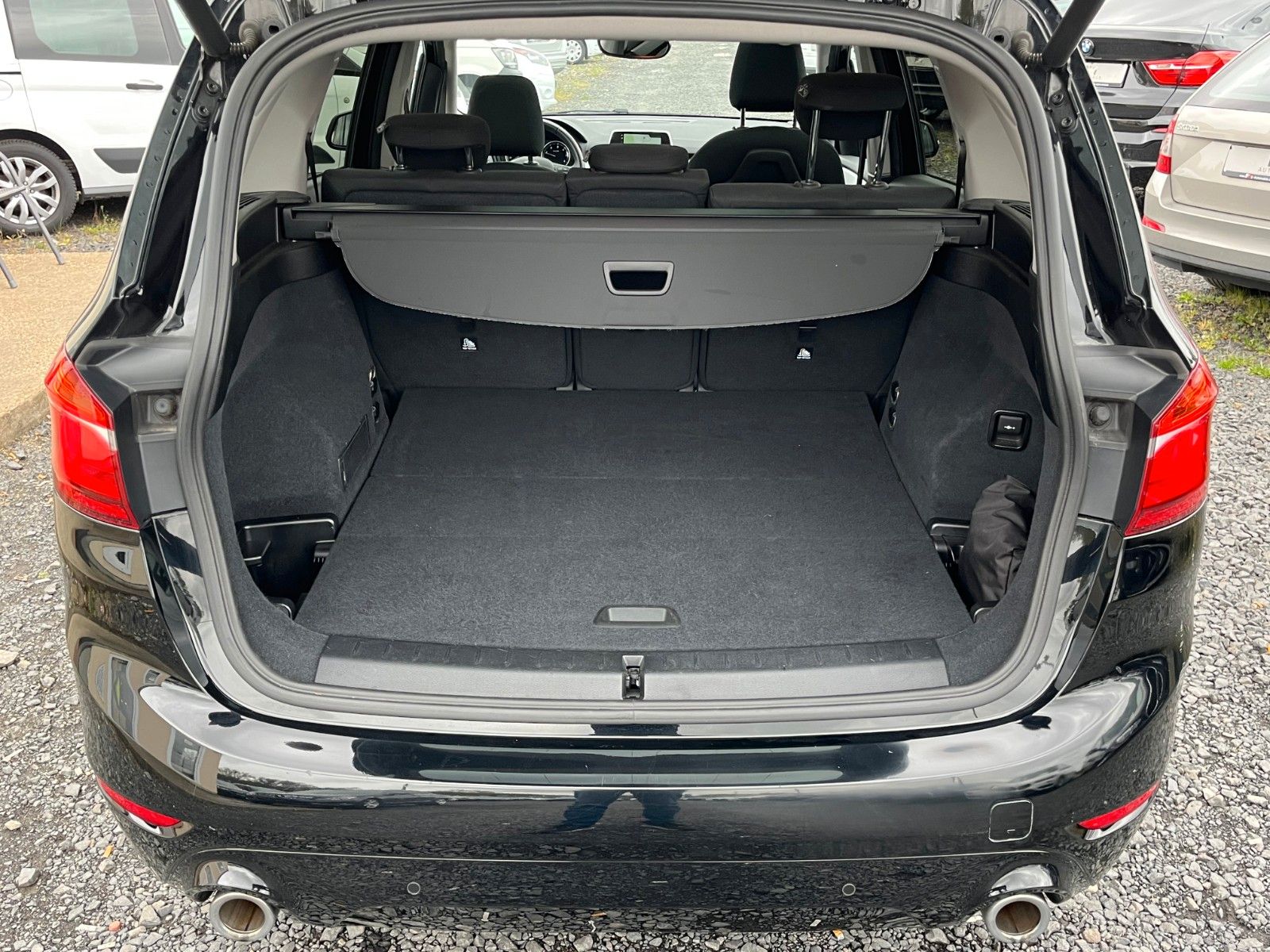 Fahrzeugabbildung BMW 218d Gran Tourer Aut. Navi AHK Panorama 2.HD PDC