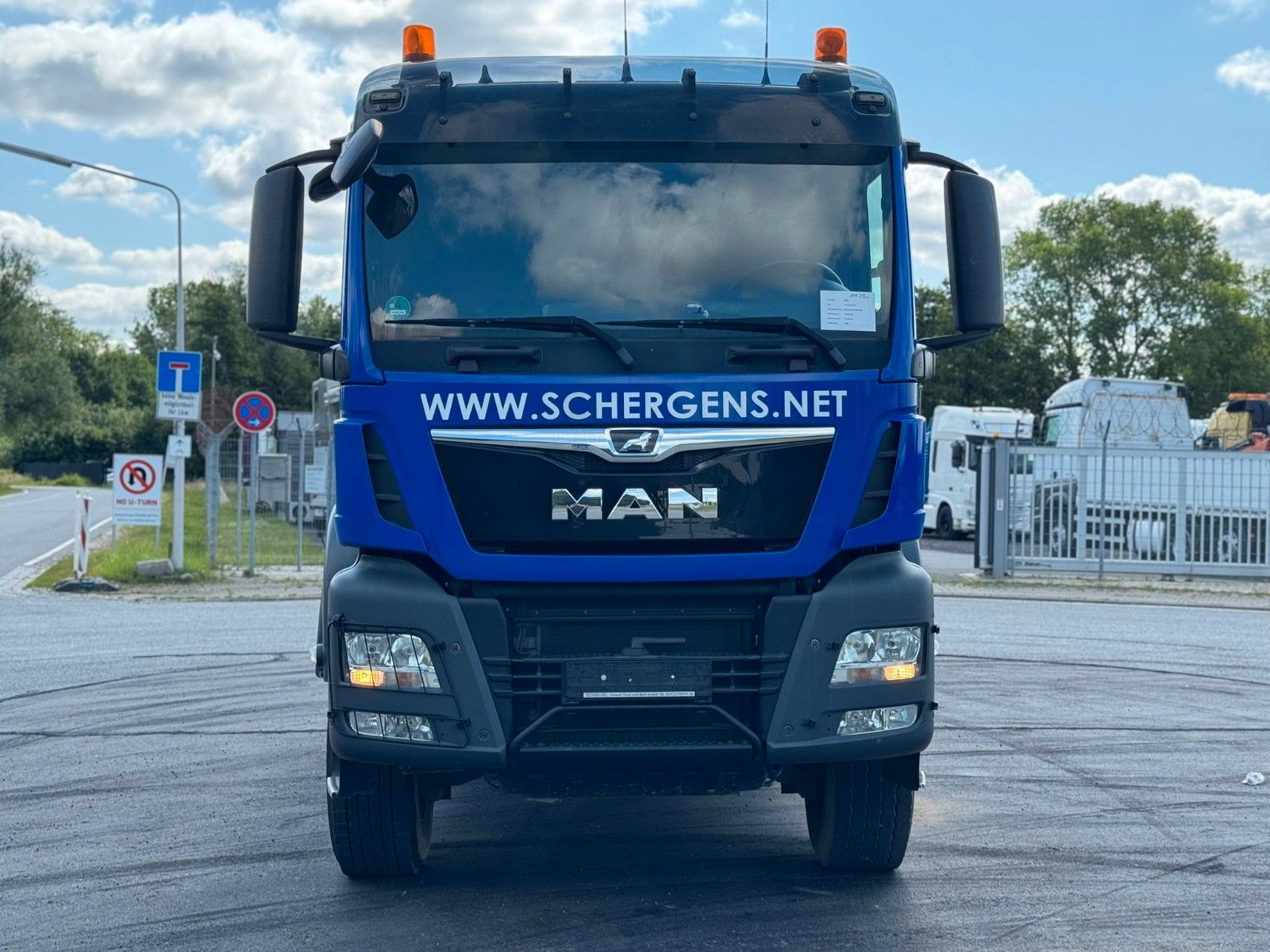 Fahrzeugabbildung MAN TGS 18.420 4X4 BLS 2 SK mit HIAB X-HiDuo 138 BS-
