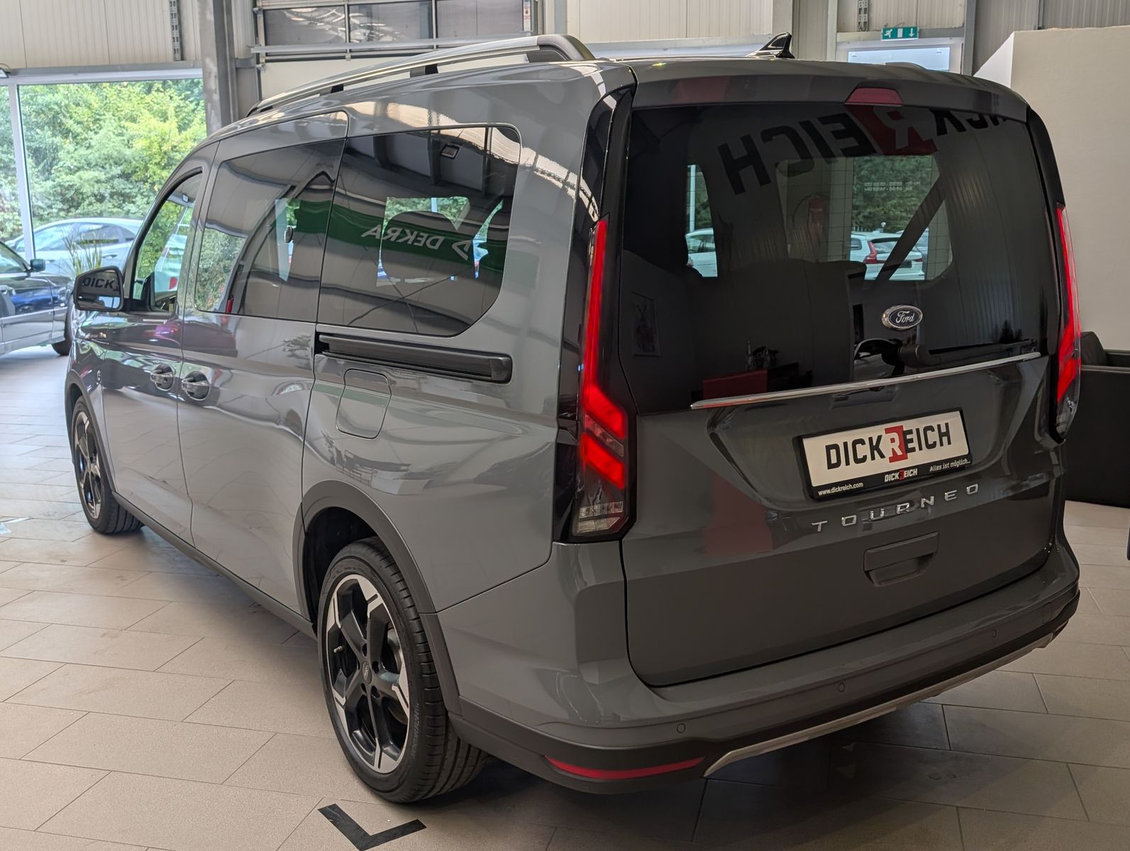 Fahrzeugabbildung Ford Grand Tourneo L2 Active 7-Sitz Bi-LED Pano AHK