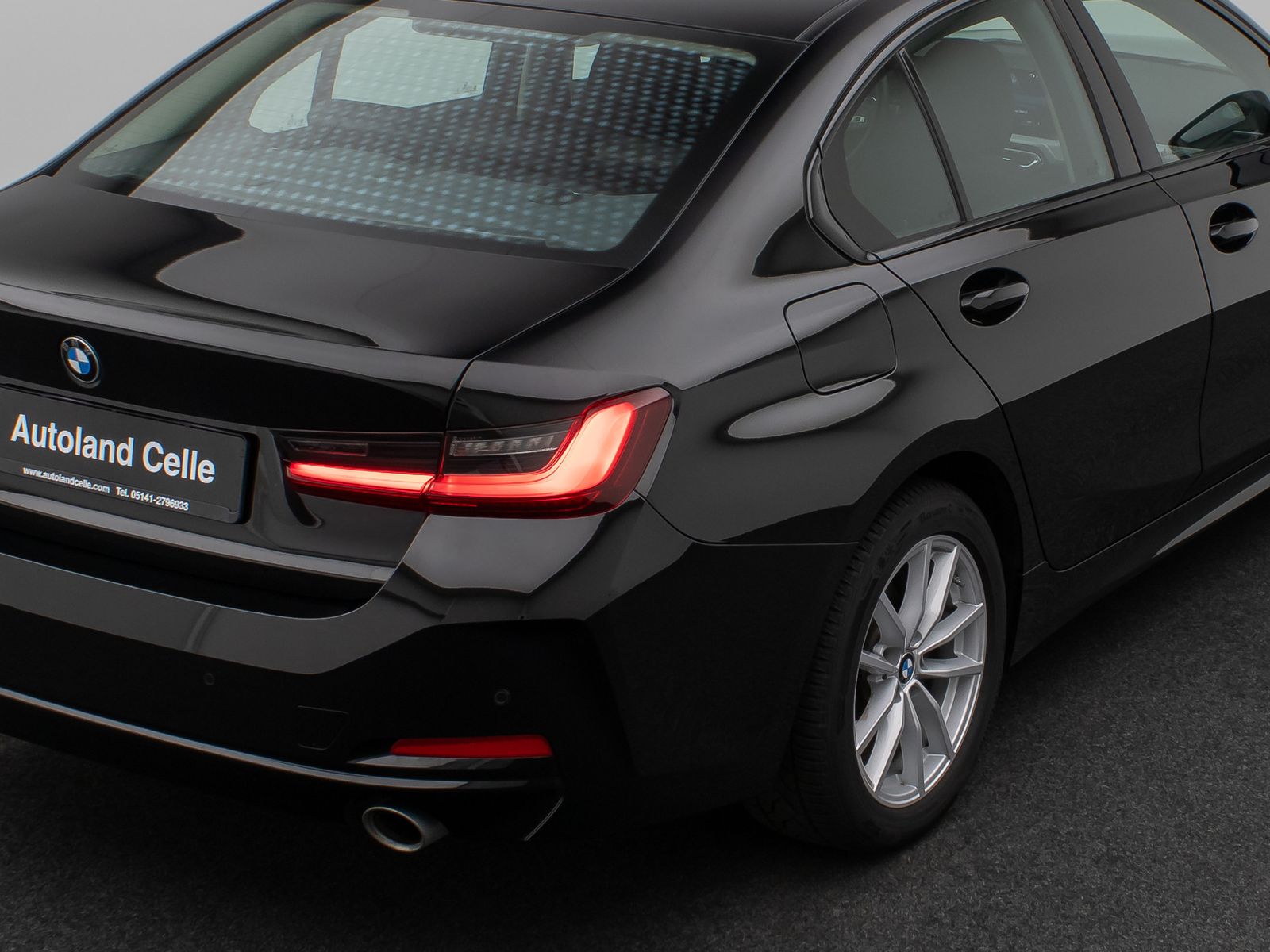 Fahrzeugabbildung BMW 318i DAB PDC Widscreen Geschwindigkeitsreg LED