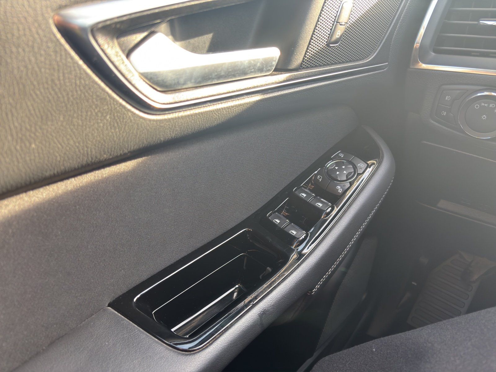 Fahrzeugabbildung Ford S-Max 2.0 EcoBlue Titanium Aut. RFK AHK 1. Hd.