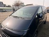 Hyundai STARIA 2.2 CRDi Signature 7-Sitzer Auto 2WD ... - blaue Hyundai STARIA