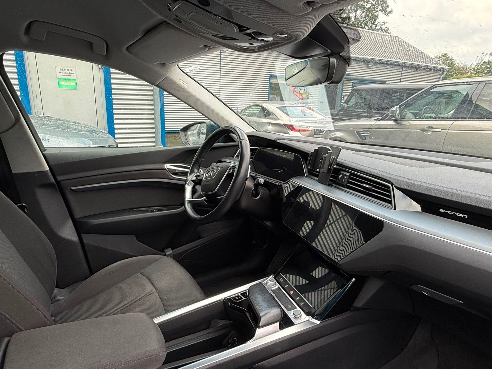 Fahrzeugabbildung Audi e-tron 50 quattro 71 KWH, LED, Navi, SOH 90,7%