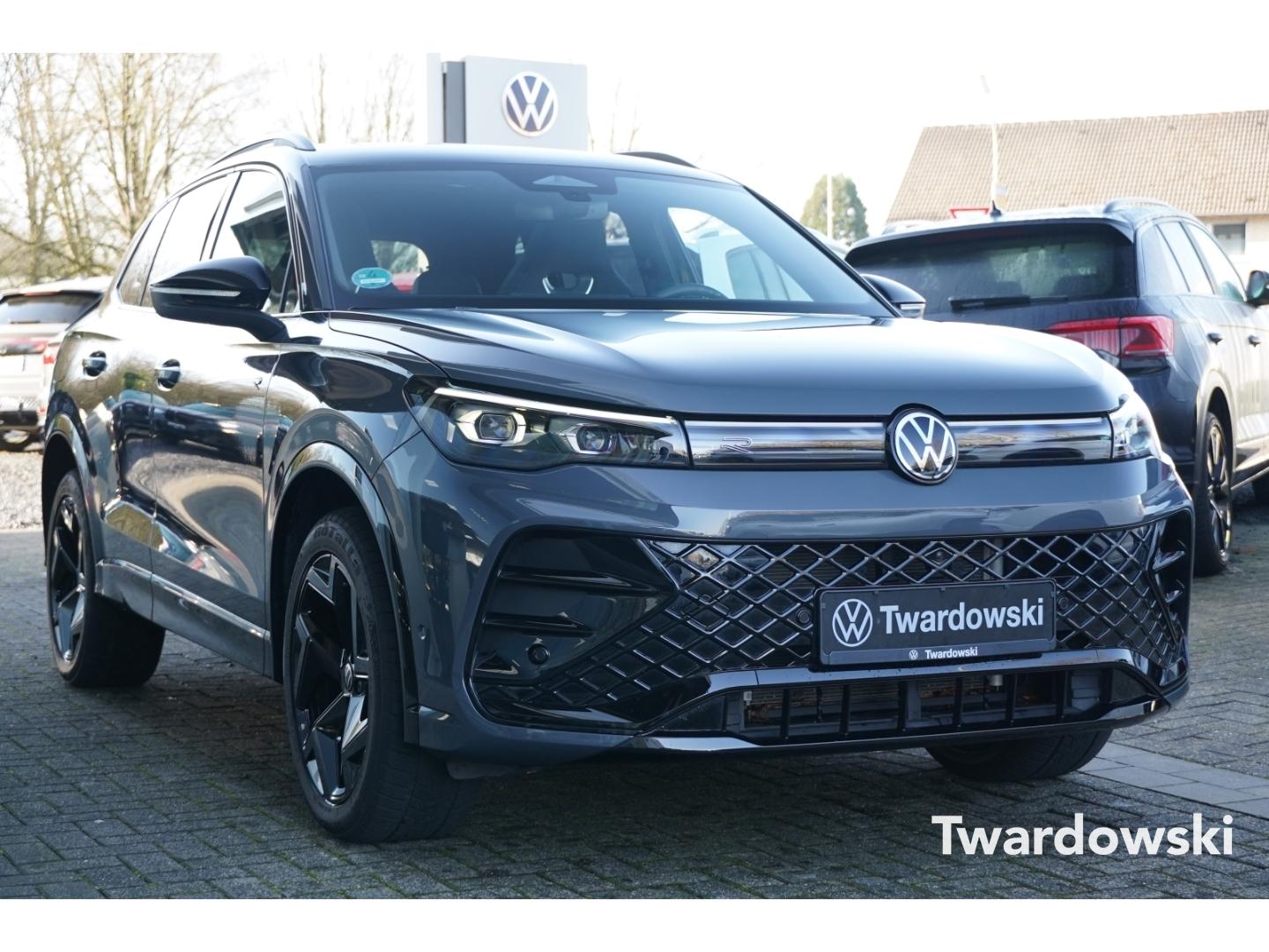 Volkswagen Tiguan 1.5 TSI R-Line MATRIX eHybrid PANO AHK HU