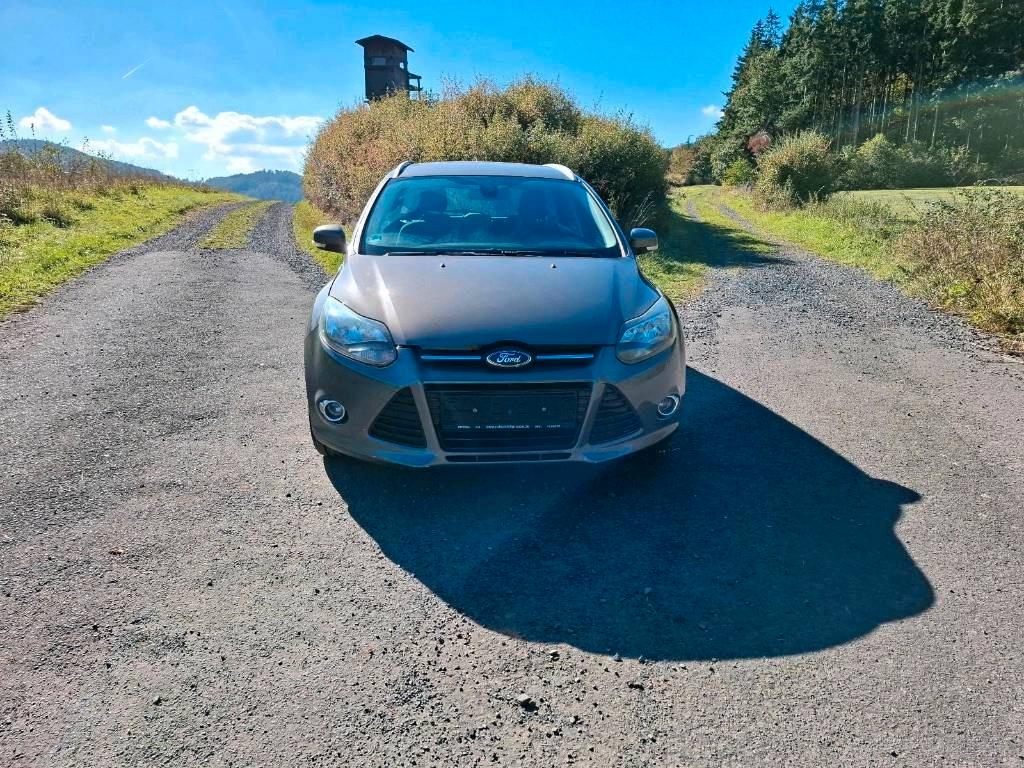 Ford Focus 2011 — rear view