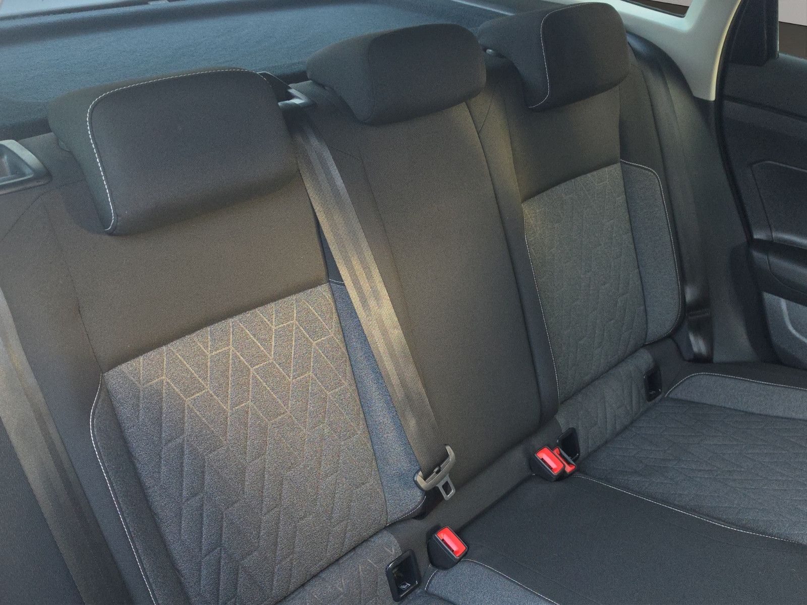 Fahrzeugabbildung Volkswagen Taigo Move AUS 1.HAND APP TEMPOMAT SHZ PDC