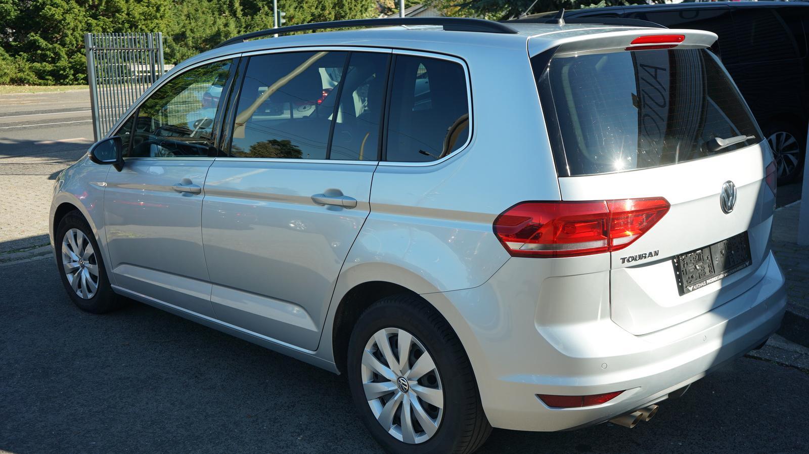 Volkswagen Touran Comfortline 1.4-7 Sitzer-Navi-DAB-3 Zonen