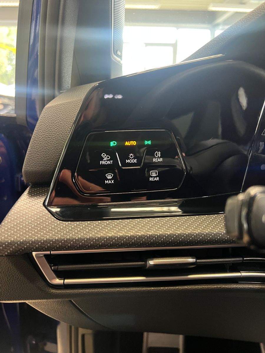 Fahrzeugabbildung Volkswagen Golf VIII Lim. R 4Motion *LAPIZ BLUE*KAMERA*IQ*