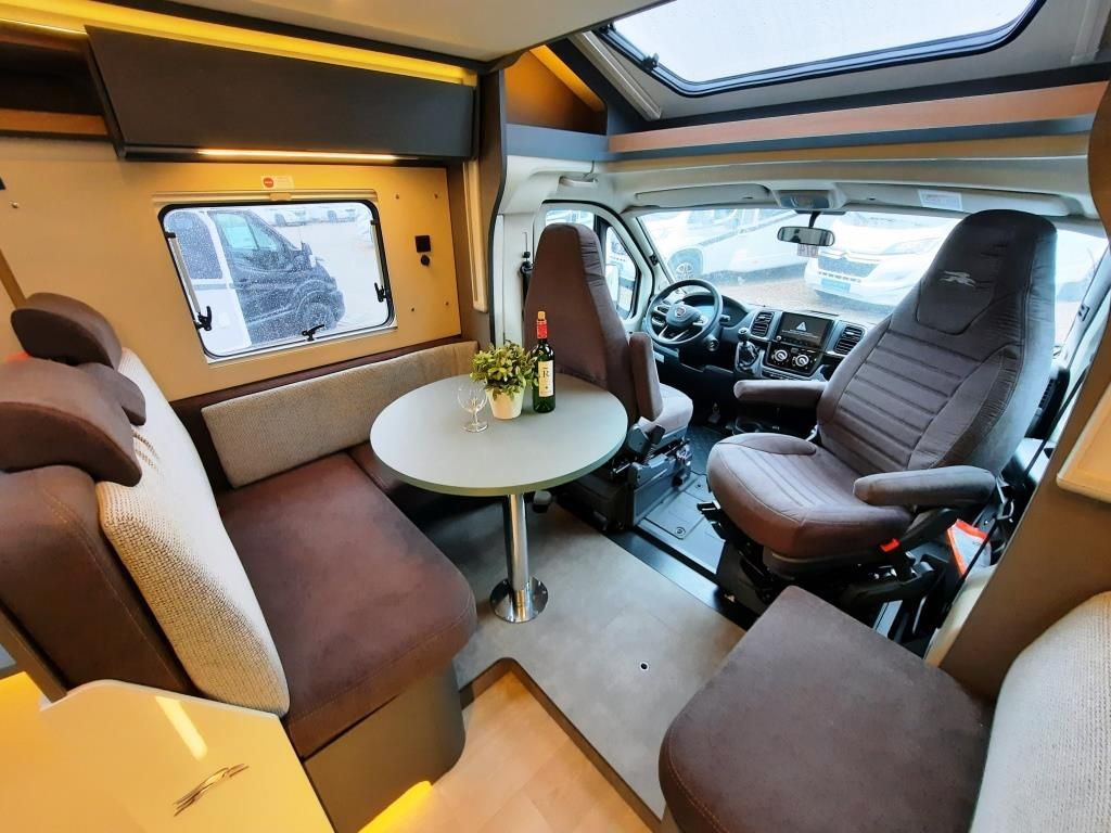 Fahrzeugabbildung Laika Kosmo L 409 Verfüg./Sparen Sie 16.034,- €