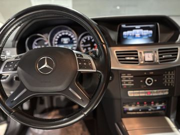 Fotografie 16 des Mercedes-Benz E 220 BlueTEC 9G-TRONIC