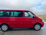 Volkswagen T5 Multivan - rote Volkswagen T5 Multivan