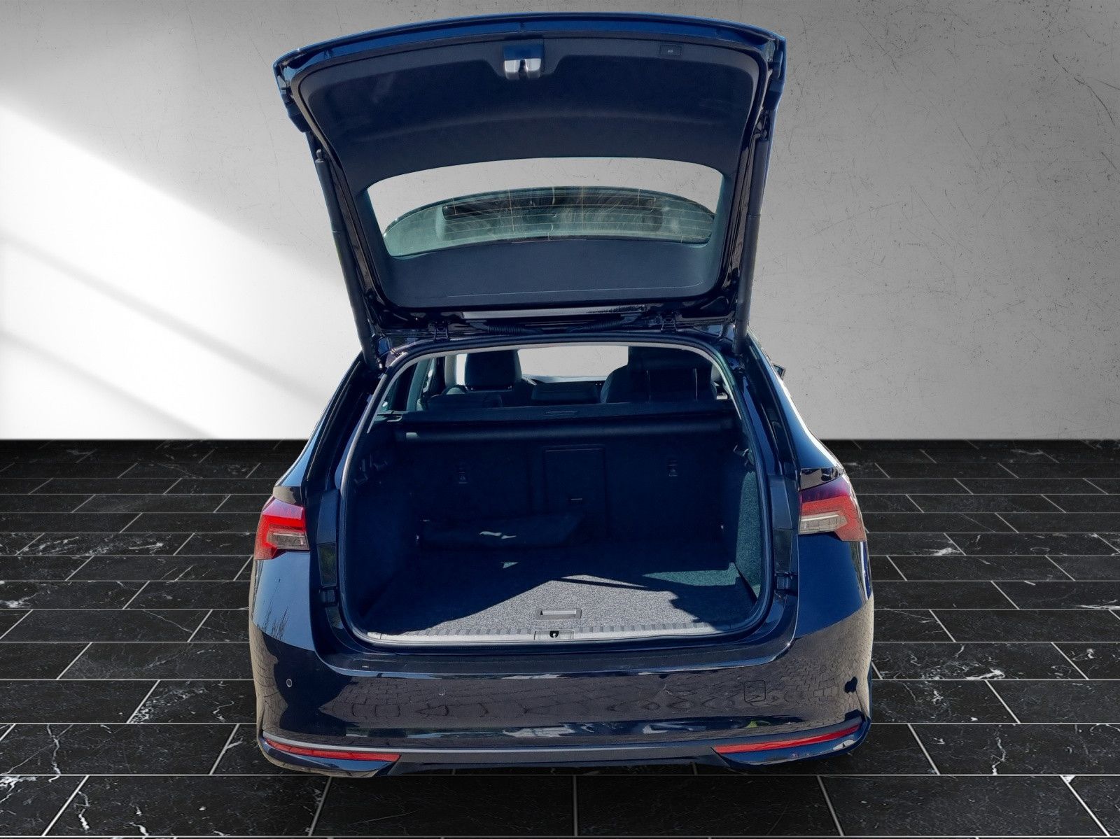 Fahrzeugabbildung SKODA Octavia Combi 2.0 TDI Tour PANO AHK Canton 18"