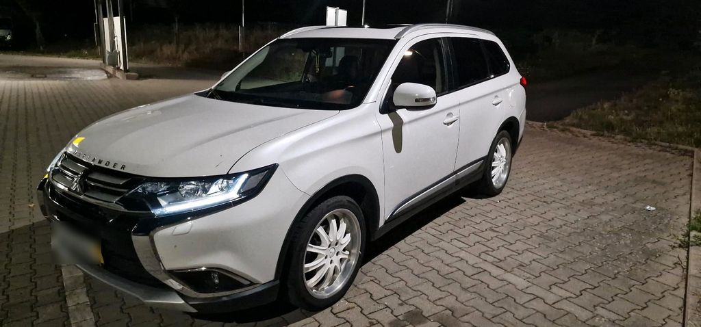 Image of Mitsubishi Outlander
