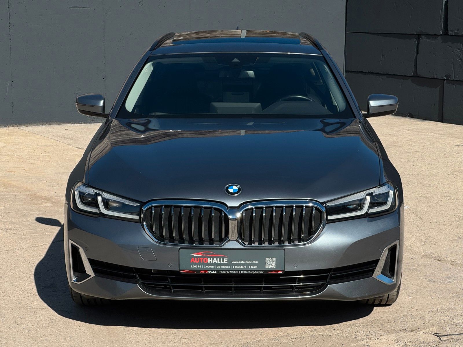 Fahrzeugabbildung BMW 520i Touring Luxury Line Pano Leder HiFi CAM AHK
