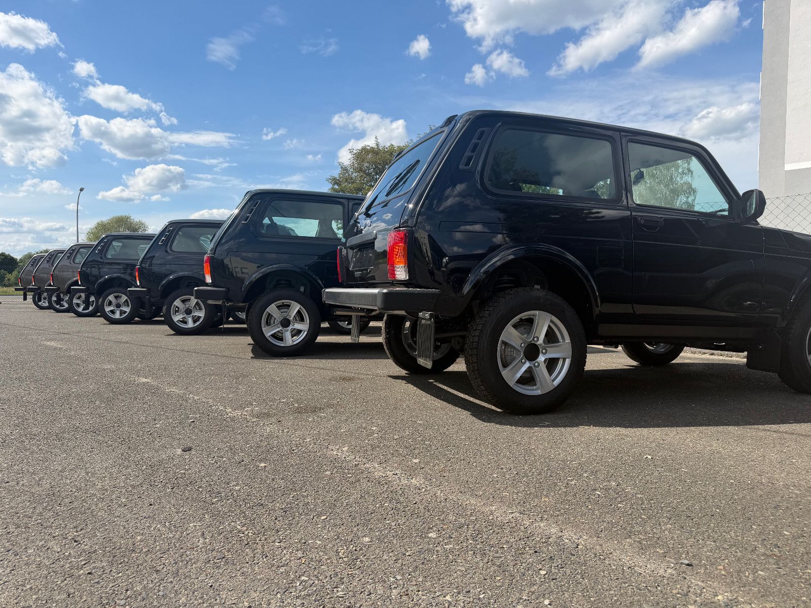 Fahrzeugabbildung Lada NIVA LEGEND URBAN "PREMIUM PLUS"!  AET 2026
