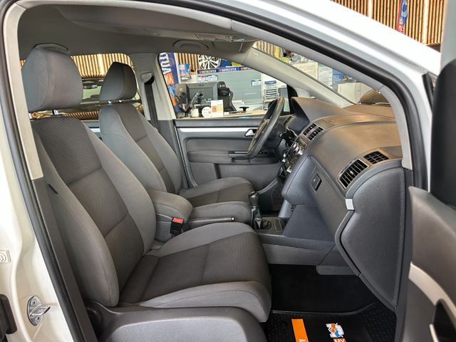 MYAUTOCENTER – Gebraucht- und Jahreswagen mit Werkstattservice in Pfaffenhofen Volkswagen Touran *7-SITZER*TÜV 827*2-ZONEN*PDC*DACHRELING