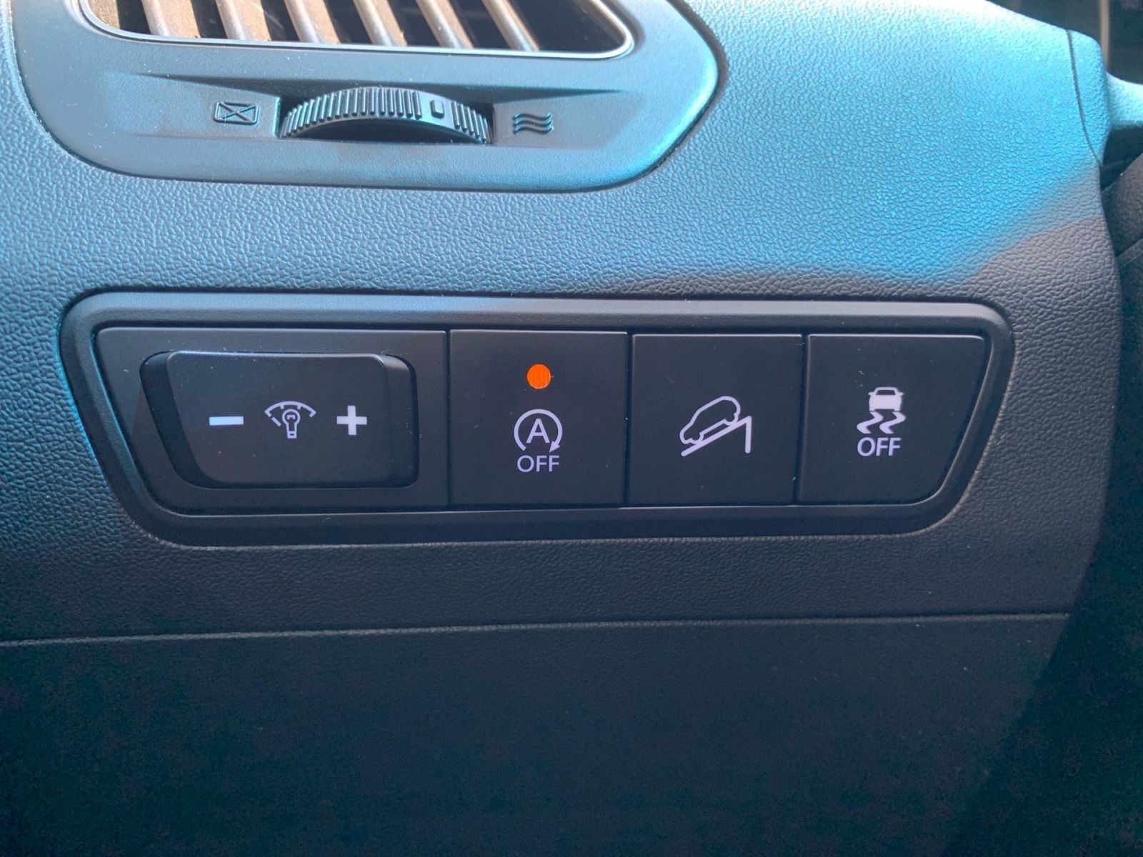 Fahrzeugabbildung Hyundai ix35 1.6 GDI 8-Fach Bereift Teilleder EXPORT