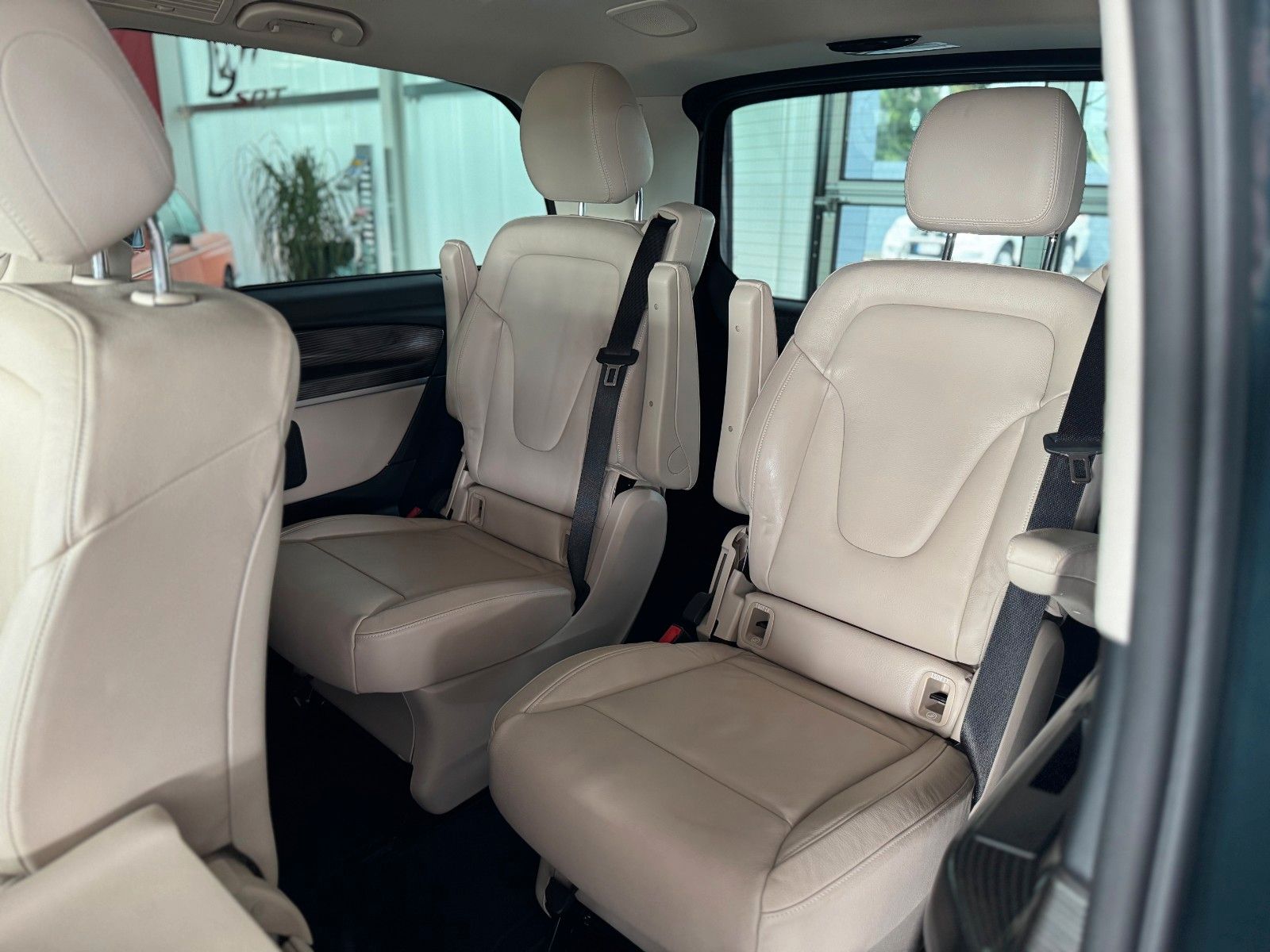 Fahrzeugabbildung Mercedes-Benz V-Klasse V 250d AVANTGARDE EDITION lang "AHK"